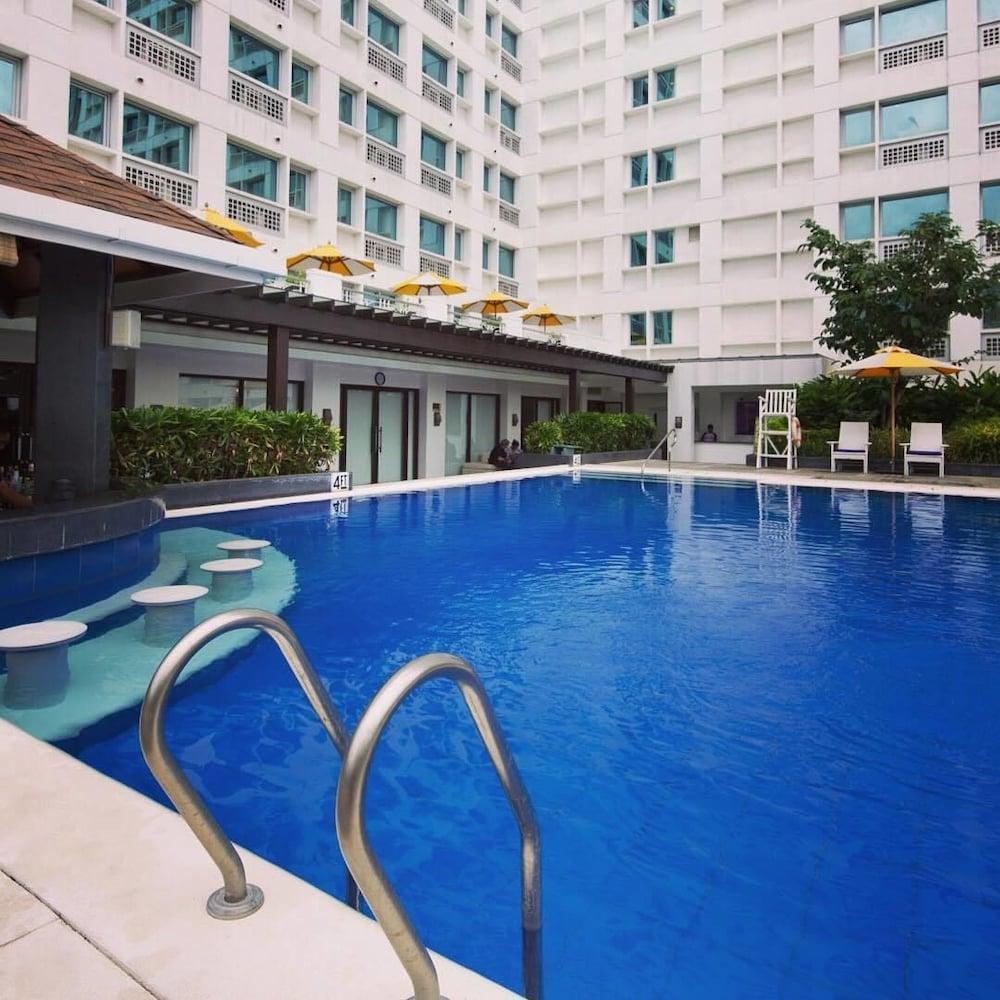 Quest Serviced Residences - Multiple Use Hotel Cebu Extérieur photo