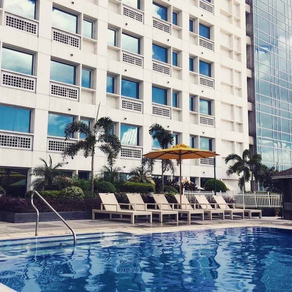 Quest Serviced Residences - Multiple Use Hotel Cebu Extérieur photo