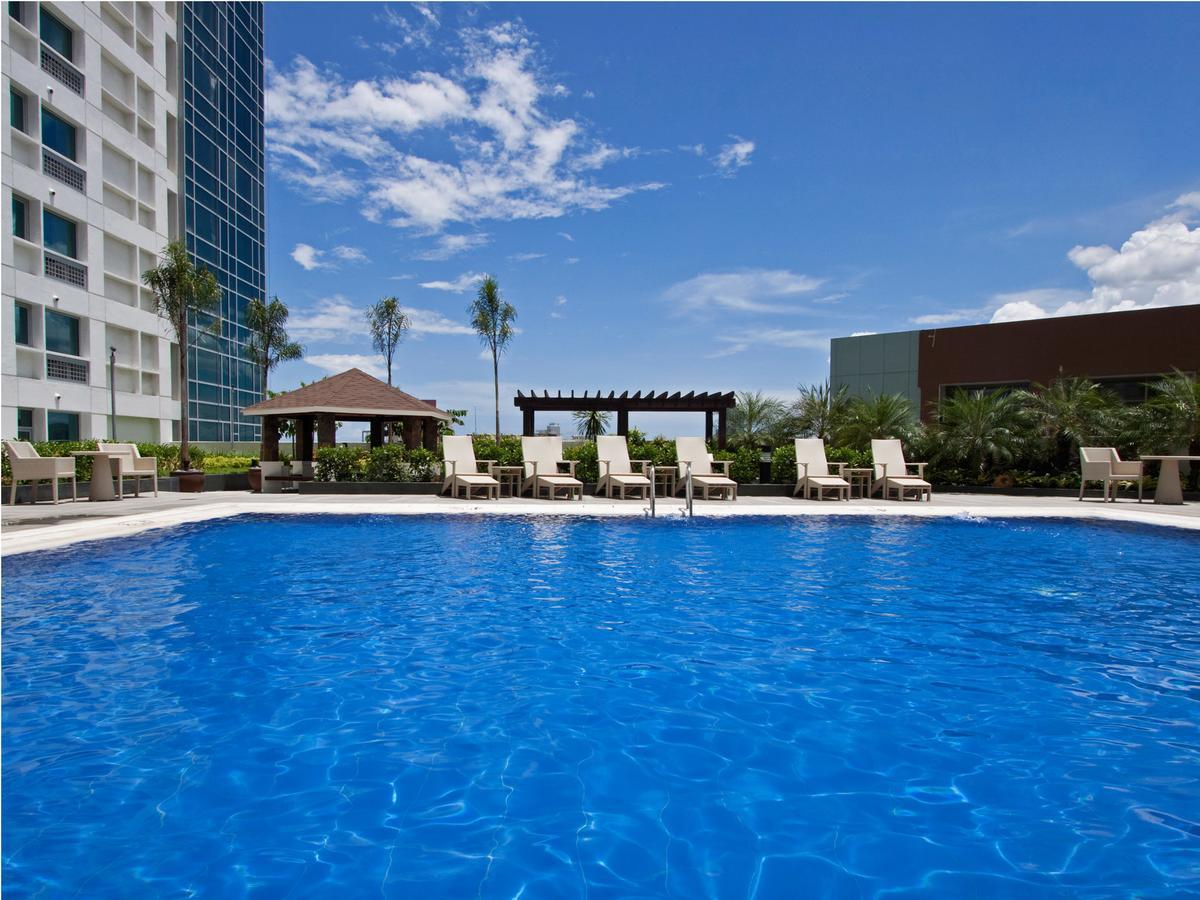Quest Serviced Residences - Multiple Use Hotel Cebu Extérieur photo